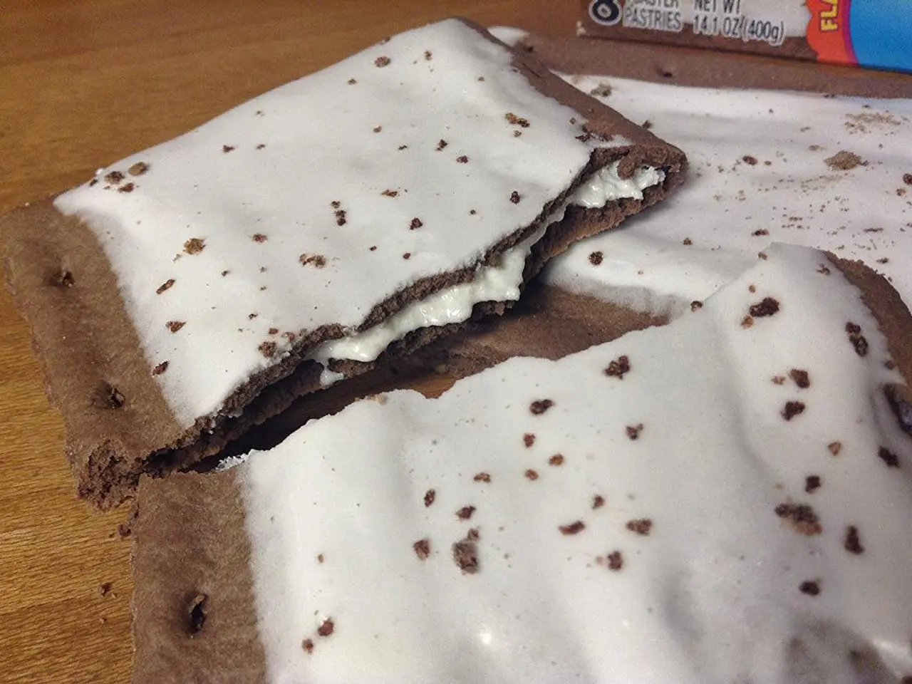 Signs, identification, and medical consultation for a fractured knuckle, with guidelines on when to...