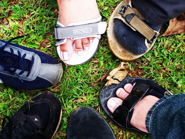 Perspiring feet: 12 strategies to avoid and eliminate them