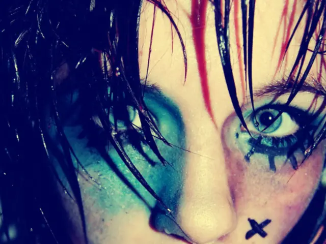 Woman Experience 6cm Scar on Chin due to Botched Fat-Grafting Cosmetic Procedure in China