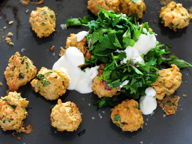 Usage, varieties, potential adverse effects, and safety considerations for Pepto Bismol