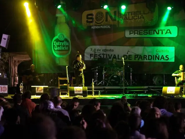 Timon Krause, mentalist and competitor on Let's Dance, performs "Messiah" live in the renovated Box...