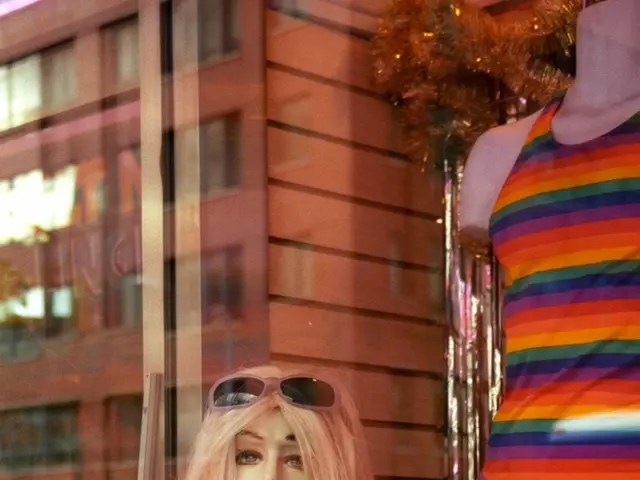 Vendors marketing peaches to support visual health for children