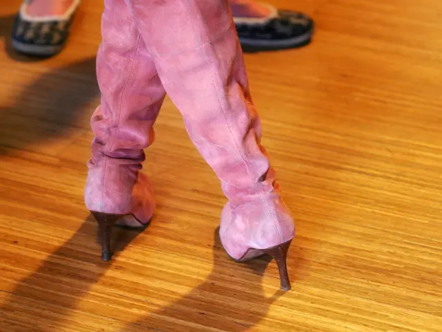 Danger raised regarding the popular Nicki Minaj high heel challenge - a physical therapist shares...