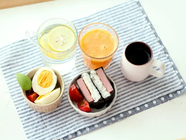 Calculating Water Intake: Converting 16.9 Ounces of Water to Cups