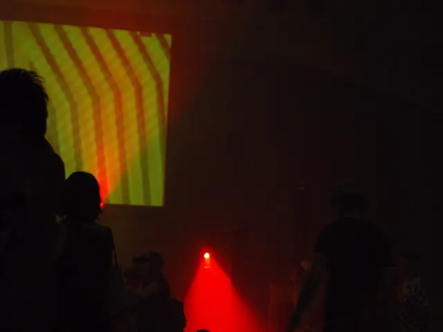 Focus on the Phenomenon of the Spotlight Effect: The Reason Belief that Everyone is Aware of Your...