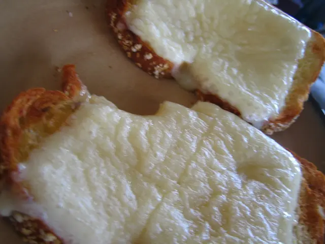 "Exploring the potential benefits of castor oil for easing eczema symptoms"