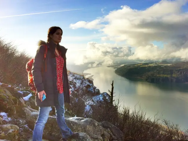 Mountain companion makes emergency call: lady requires urgent mountain rescue by guard forces